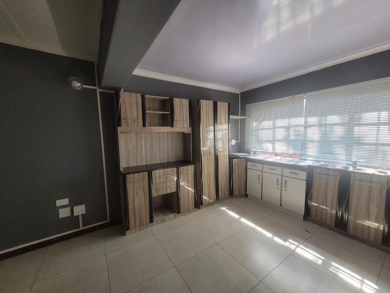 6 Bedroom Property for Sale in Uvongo KwaZulu-Natal