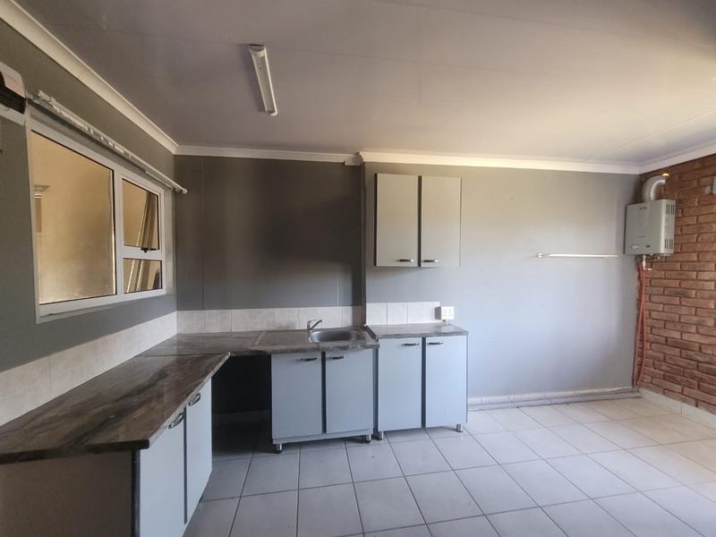 6 Bedroom Property for Sale in Uvongo KwaZulu-Natal