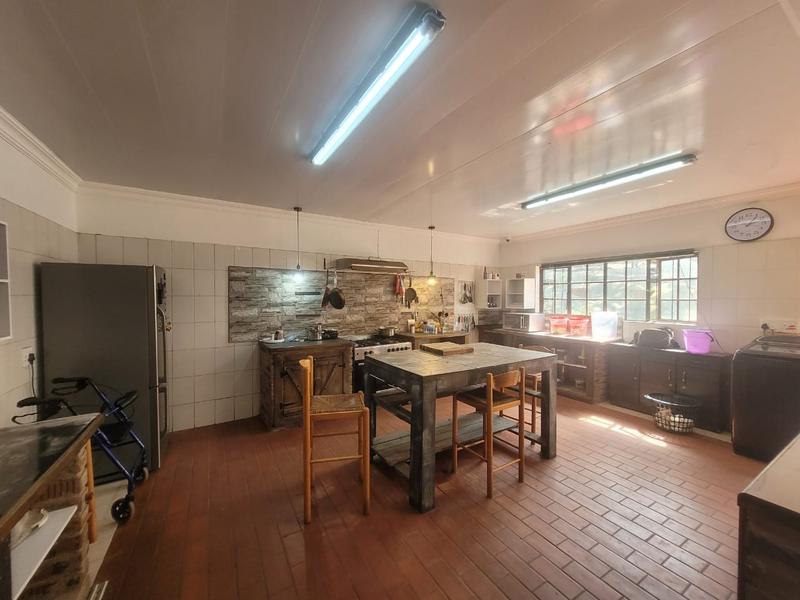 6 Bedroom Property for Sale in Uvongo KwaZulu-Natal
