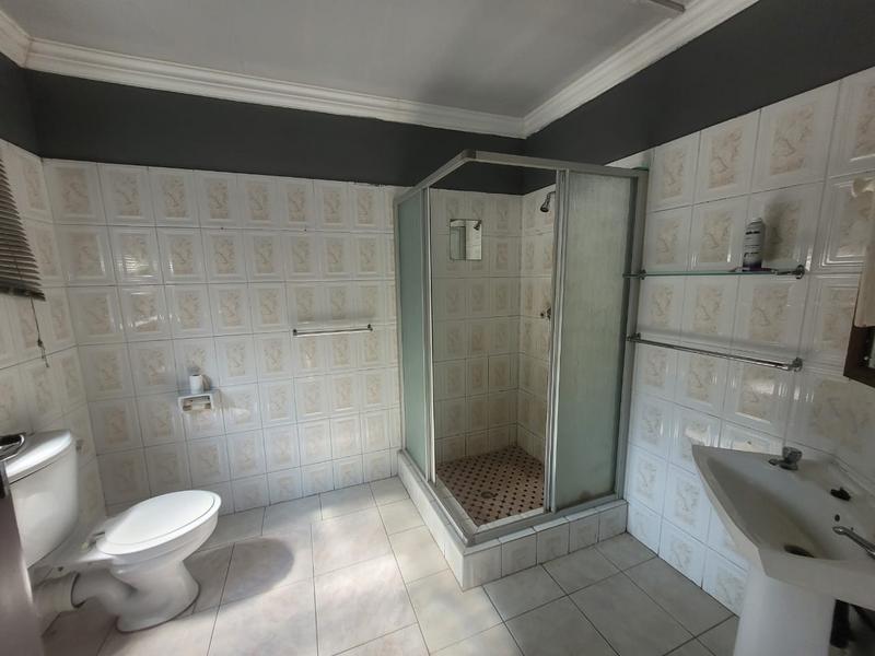 6 Bedroom Property for Sale in Uvongo KwaZulu-Natal