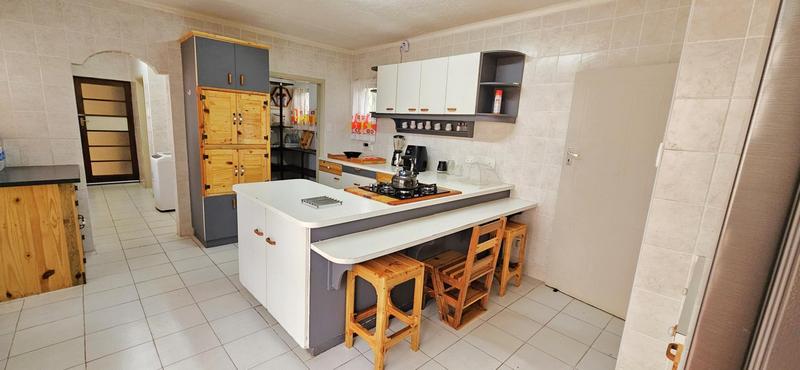 4 Bedroom Property for Sale in Uvongo KwaZulu-Natal