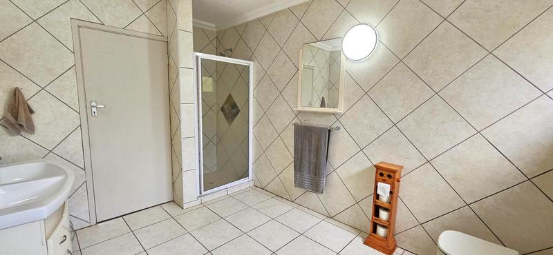 4 Bedroom Property for Sale in Uvongo KwaZulu-Natal