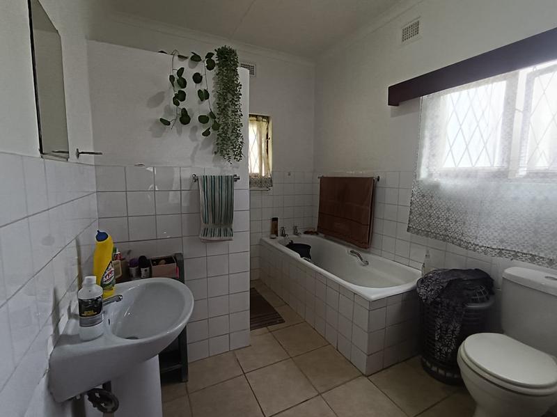 4 Bedroom Property for Sale in Port Edward KwaZulu-Natal