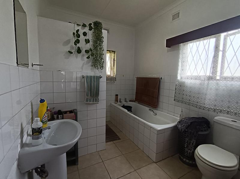 4 Bedroom Property for Sale in Port Edward KwaZulu-Natal