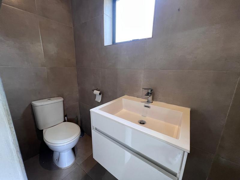 1 Bedroom Property for Sale in Uvongo KwaZulu-Natal