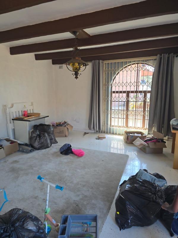 To Let 4 Bedroom Property for Rent in Dawncliffe KwaZulu-Natal