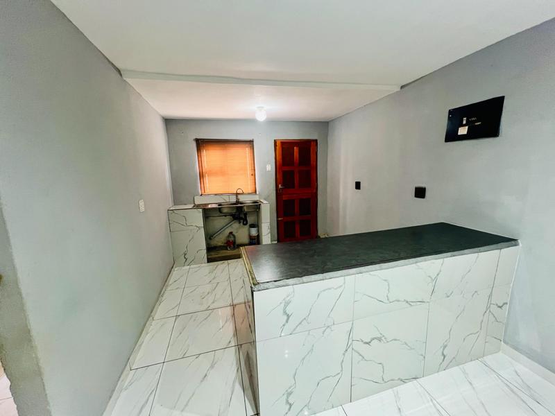 2 Bedroom Property for Sale in Kwamashu KwaZulu-Natal