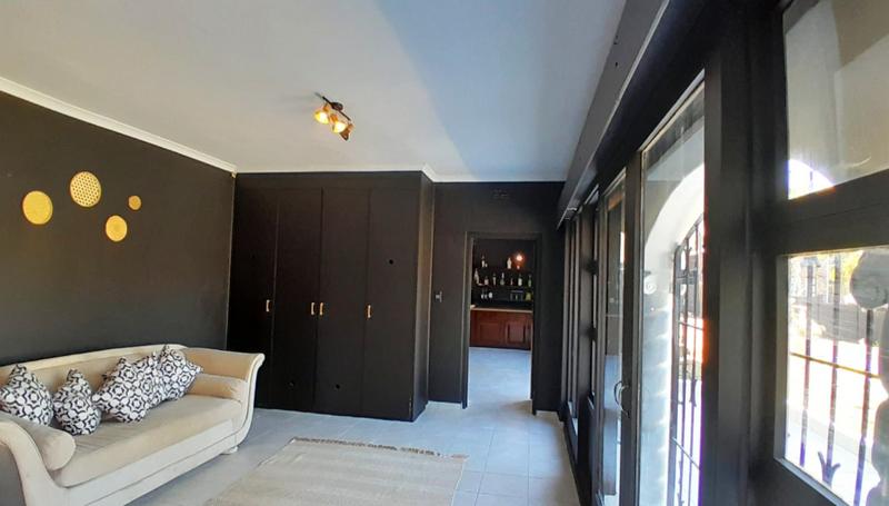 4 Bedroom Property for Sale in Uvongo KwaZulu-Natal