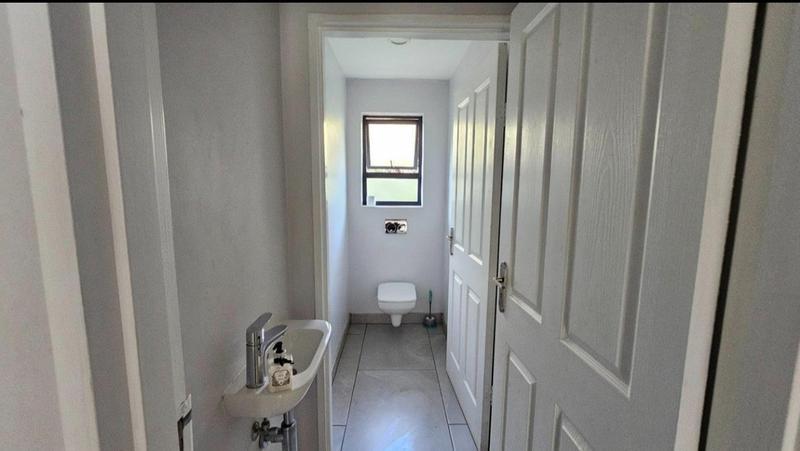 4 Bedroom Property for Sale in Montrose KwaZulu-Natal