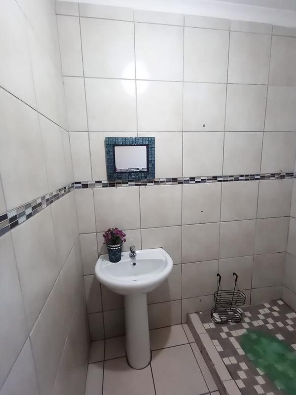 To Let 2 Bedroom Property for Rent in Winston Park KwaZulu-Natal