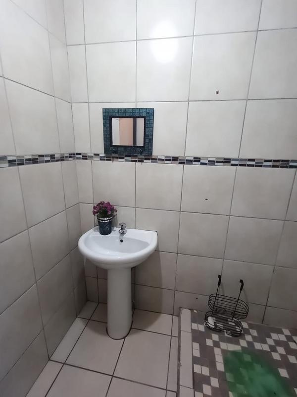 To Let 2 Bedroom Property for Rent in Winston Park KwaZulu-Natal