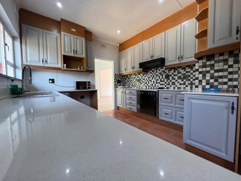 To Let 4 Bedroom Property for Rent in La Lucia KwaZulu-Natal