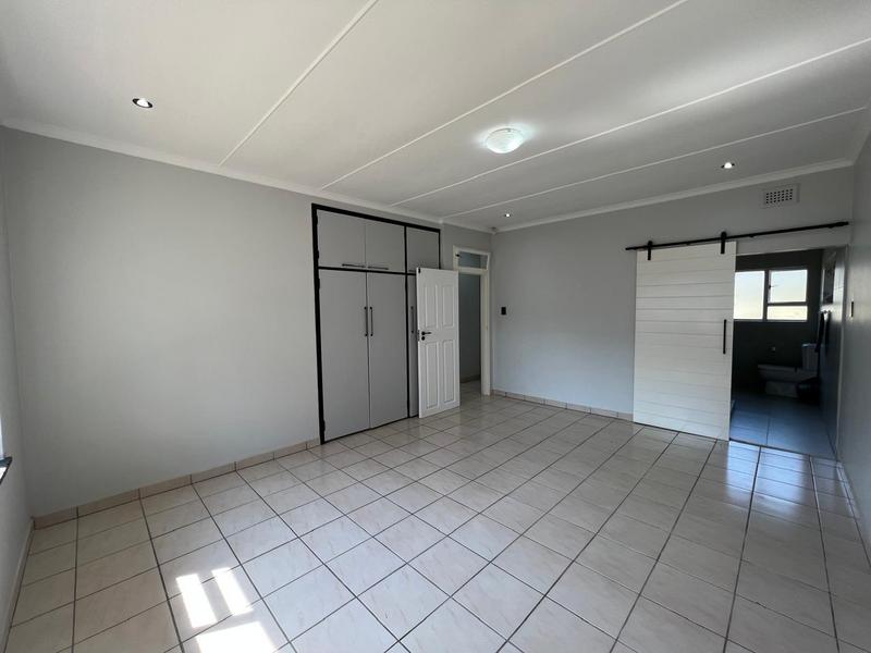 To Let 4 Bedroom Property for Rent in La Lucia KwaZulu-Natal