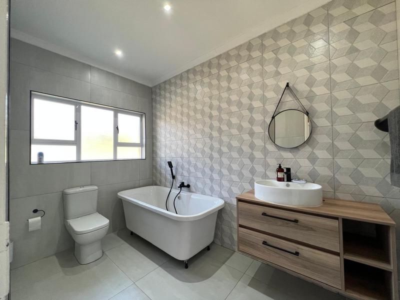 To Let 4 Bedroom Property for Rent in La Lucia KwaZulu-Natal