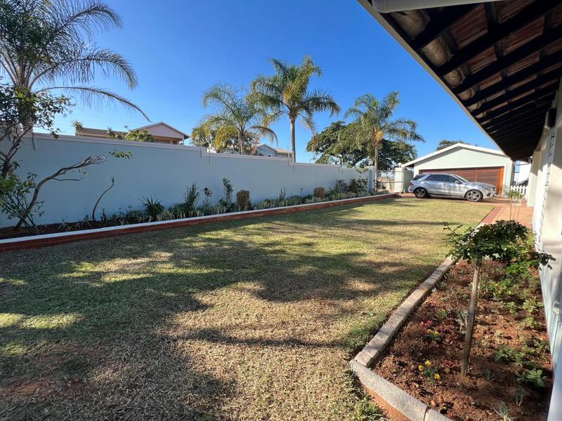 To Let 4 Bedroom Property for Rent in La Lucia KwaZulu-Natal