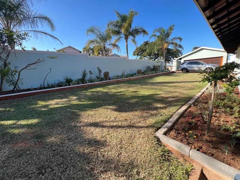 To Let 4 Bedroom Property for Rent in La Lucia KwaZulu-Natal