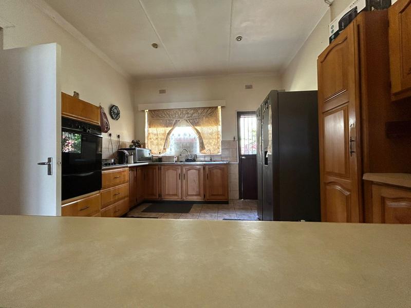 6 Bedroom Property for Sale in Margate KwaZulu-Natal