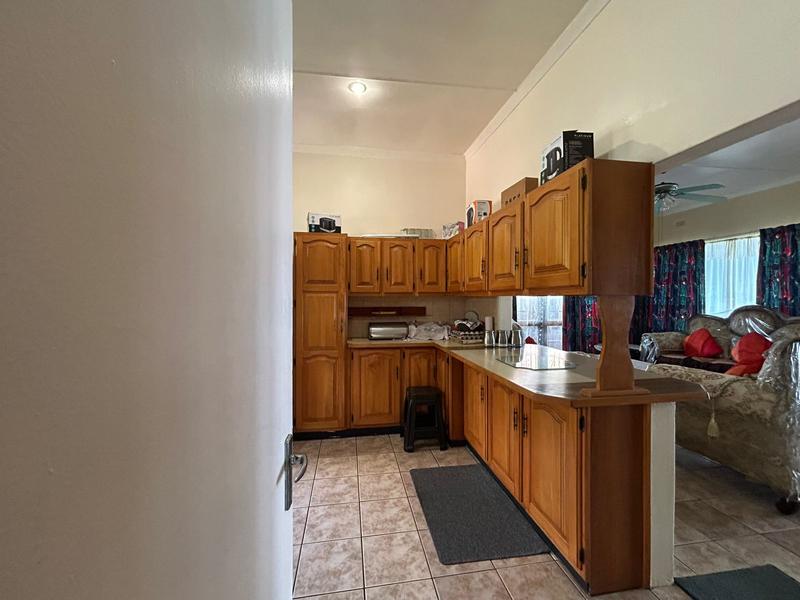 6 Bedroom Property for Sale in Margate KwaZulu-Natal