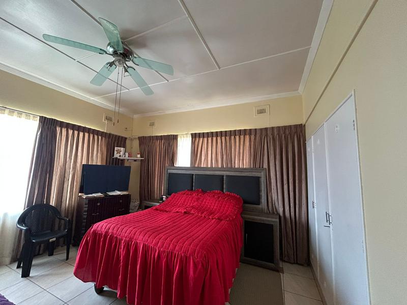 6 Bedroom Property for Sale in Margate KwaZulu-Natal
