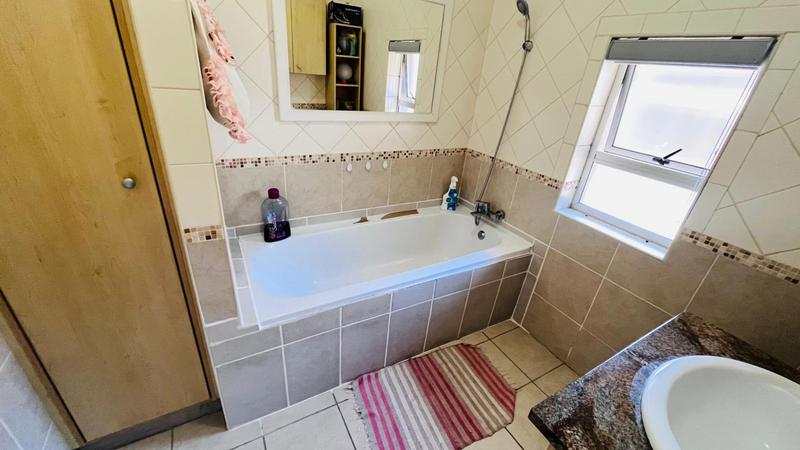6 Bedroom Property for Sale in Margate KwaZulu-Natal