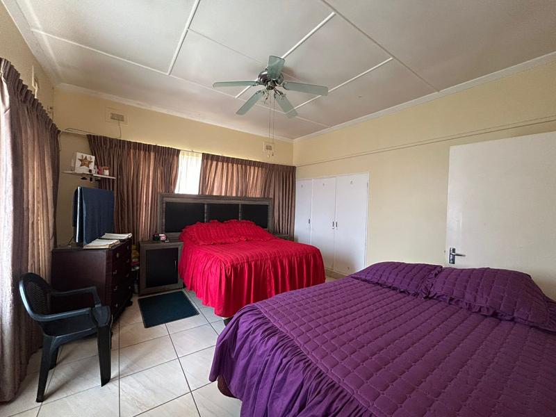 6 Bedroom Property for Sale in Margate KwaZulu-Natal