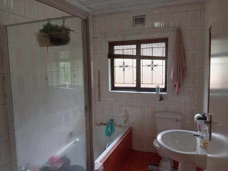 To Let 6 Bedroom Property for Rent in Scottburgh South KwaZulu-Natal