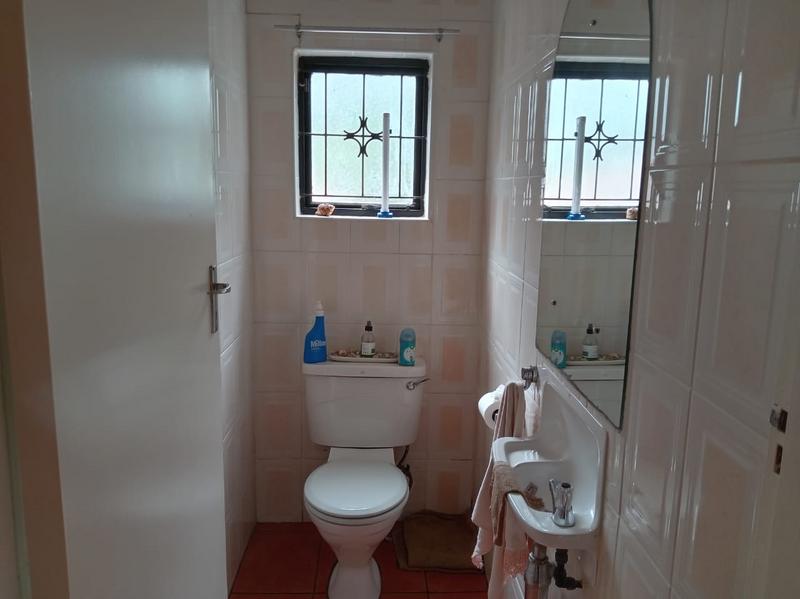 To Let 6 Bedroom Property for Rent in Scottburgh South KwaZulu-Natal