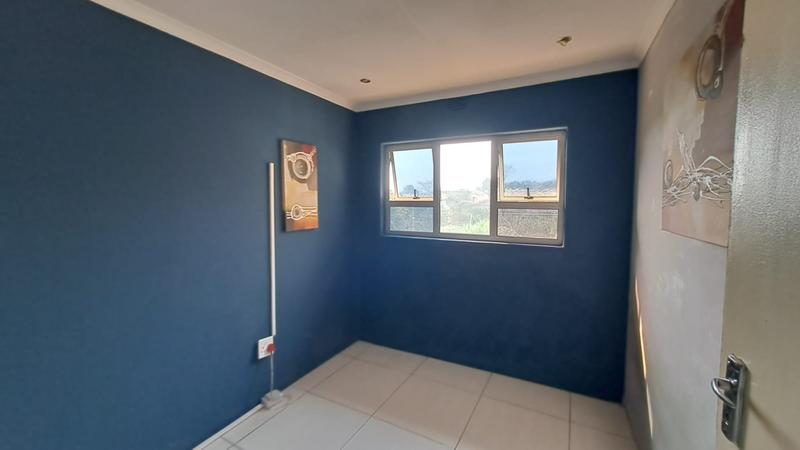 5 Bedroom Property for Sale in Umlazi KwaZulu-Natal