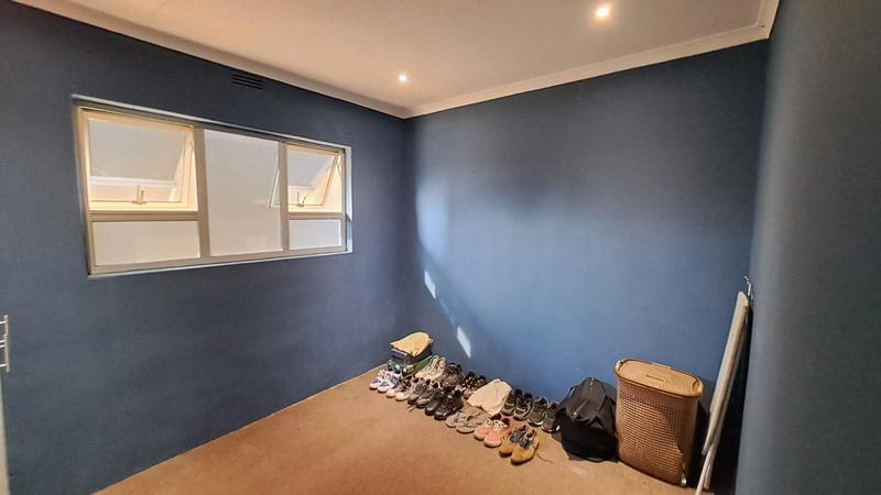 5 Bedroom Property for Sale in Umlazi KwaZulu-Natal