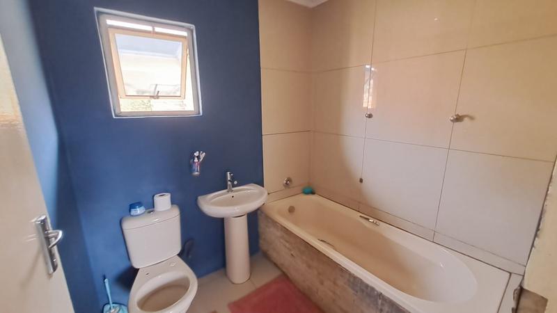 5 Bedroom Property for Sale in Umlazi KwaZulu-Natal