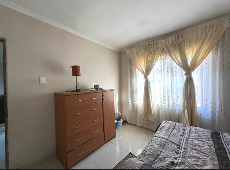 2 Bedroom Property for Sale in Ntuzuma KwaZulu-Natal