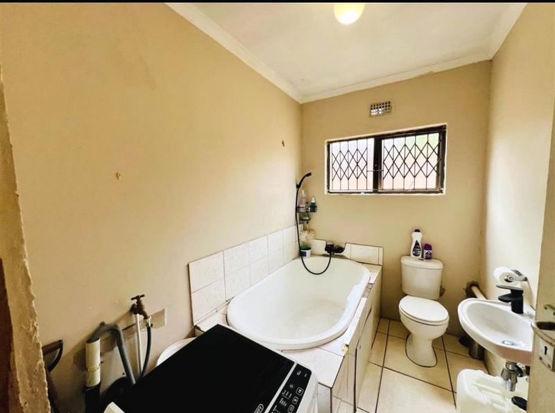 2 Bedroom Property for Sale in Ntuzuma KwaZulu-Natal