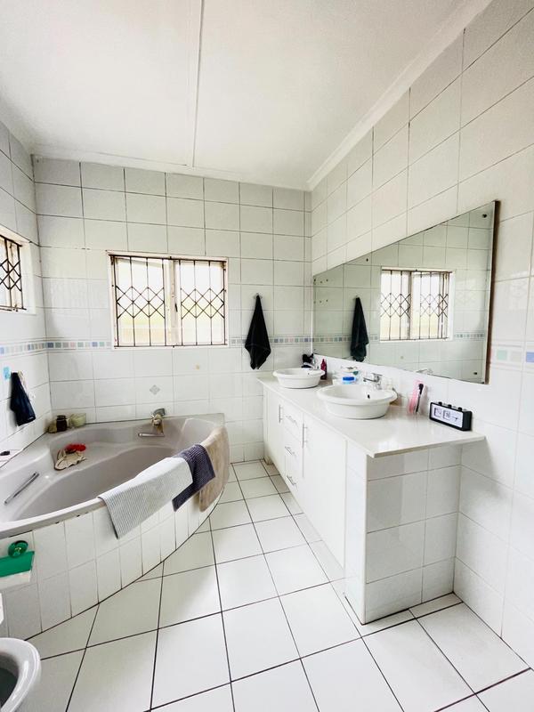 4 Bedroom Property for Sale in Yellowwood Park KwaZulu-Natal