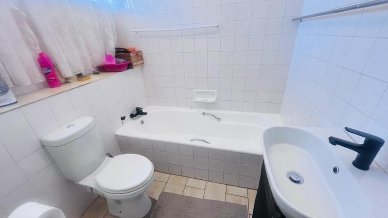 To Let 3 Bedroom Property for Rent in Margate KwaZulu-Natal