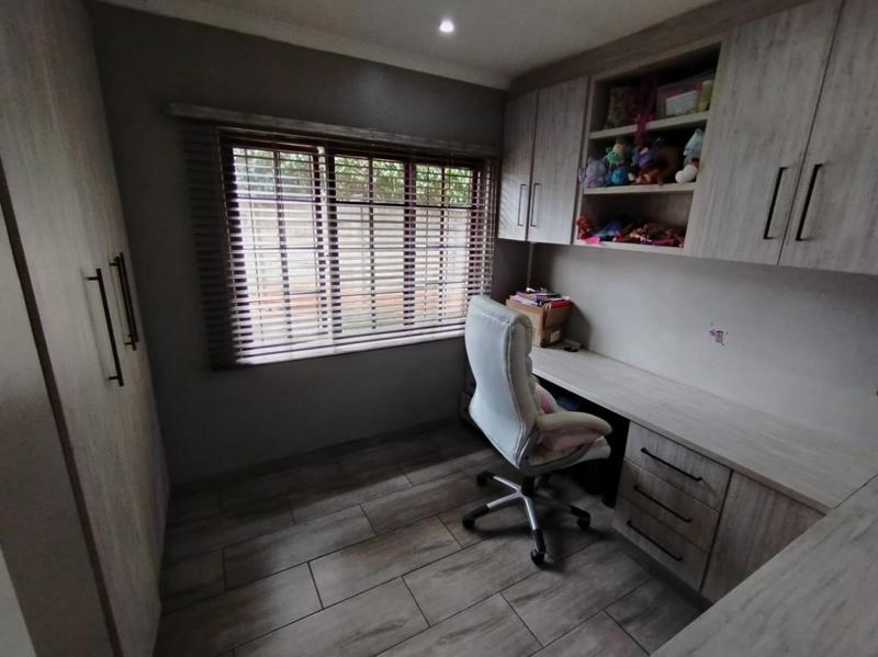 3 Bedroom Property for Sale in Sunningdale KwaZulu-Natal