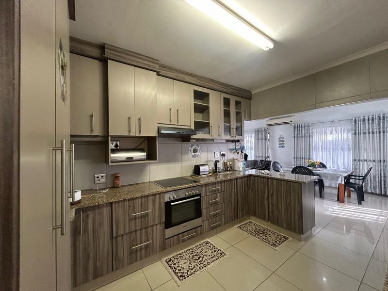 4 Bedroom Property for Sale in Uvongo KwaZulu-Natal