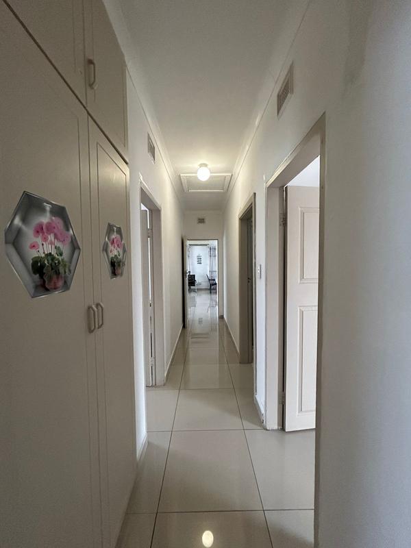 4 Bedroom Property for Sale in Uvongo KwaZulu-Natal