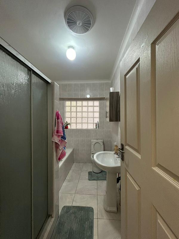 4 Bedroom Property for Sale in Uvongo KwaZulu-Natal