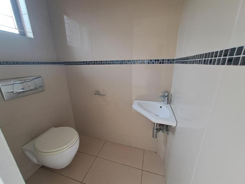 2 Bedroom Property for Sale in Waterways KwaZulu-Natal