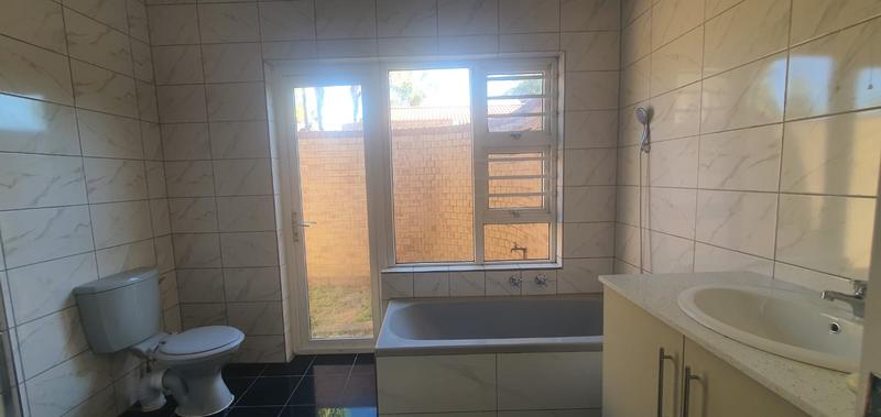 To Let 4 Bedroom Property for Rent in Aviary Hill KwaZulu-Natal