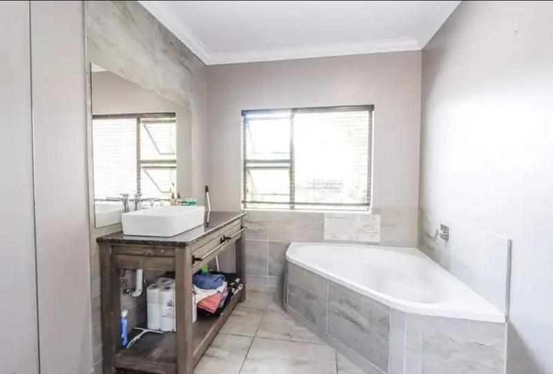 3 Bedroom Property for Sale in Aviary Hill KwaZulu-Natal