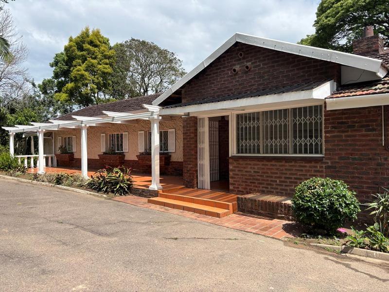 7 Bedroom Property for Sale in Rouken Glen KwaZulu-Natal