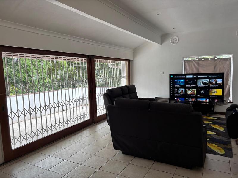 7 Bedroom Property for Sale in Rouken Glen KwaZulu-Natal