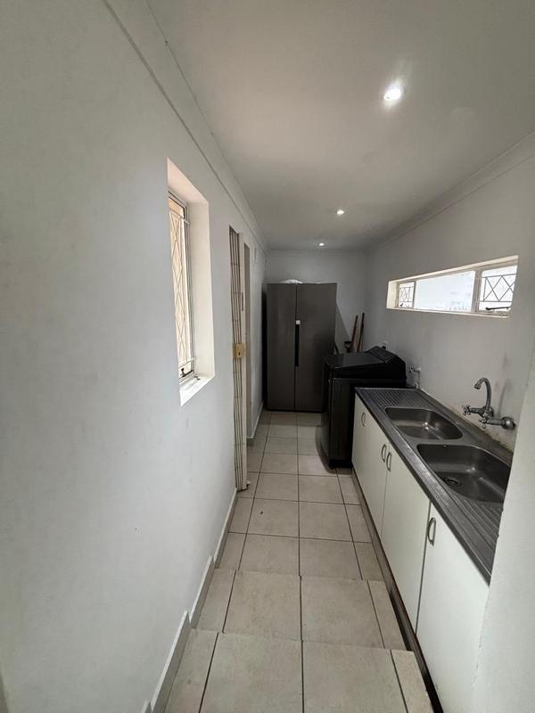 7 Bedroom Property for Sale in Rouken Glen KwaZulu-Natal