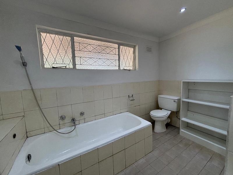 7 Bedroom Property for Sale in Rouken Glen KwaZulu-Natal