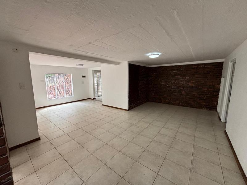 7 Bedroom Property for Sale in Rouken Glen KwaZulu-Natal