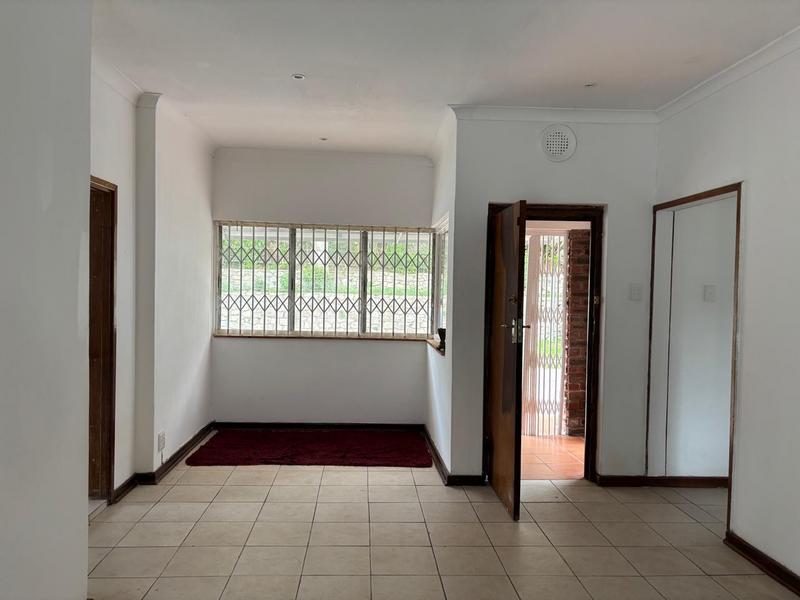 7 Bedroom Property for Sale in Rouken Glen KwaZulu-Natal