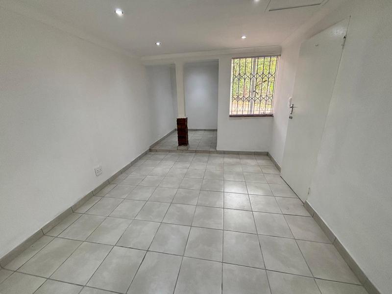 7 Bedroom Property for Sale in Rouken Glen KwaZulu-Natal