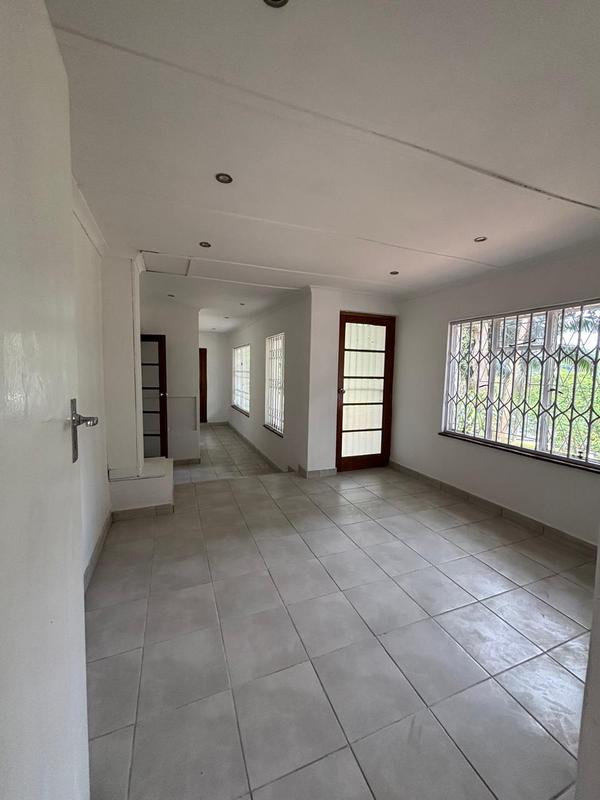 7 Bedroom Property for Sale in Rouken Glen KwaZulu-Natal