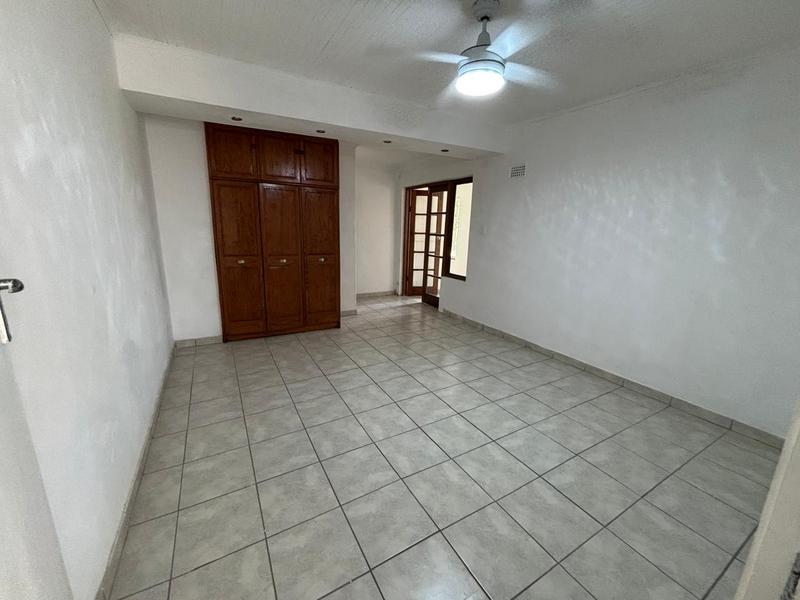 7 Bedroom Property for Sale in Rouken Glen KwaZulu-Natal